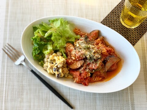 野菜たっぷりトマトソースパスタです♪